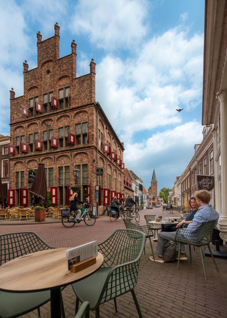 Foto van een historisch gebouw in de historische binnenstad van gemeente Doesburg.